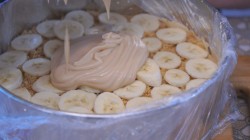 Карамельно-творожный торт с орехом без выпечки - шаг 10 Карамельно-творожный торт с орехом без выпечки - шаг 10