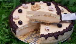 Карамельно-творожный торт с орехом без выпечки - шаг 15 Карамельно-творожный торт с орехом без выпечки - шаг 15