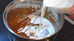 Карамельно-творожный торт с орехом без выпечки - шаг 5 Карамельно-творожный торт с орехом без выпечки - шаг 5