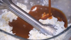 Карамельно-творожный торт с орехом без выпечки - шаг 7 Карамельно-творожный торт с орехом без выпечки - шаг 7