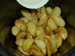 Картошка по деревенски в мультиварке - шаг 13 Картошка по деревенски в мультиварке - шаг 13