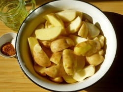 Картошка по деревенски в мультиварке - шаг 3 Картошка по деревенски в мультиварке - шаг 3