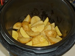 Картошка по деревенски в мультиварке - шаг 8 Картошка по деревенски в мультиварке - шаг 8