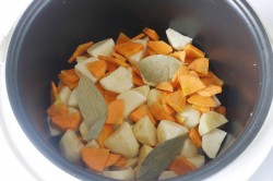 Картошка в сметане в мультиварке - шаг 4