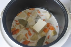 Картошка в сметане в мультиварке - шаг 6