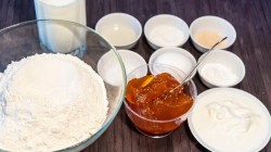 Классические пончики с повидлом жареные во фритюре - шаг 1