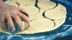 Классические пончики с повидлом жареные во фритюре - шаг 21