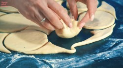 Классические пончики с повидлом жареные во фритюре - шаг 23