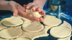 Классические пончики с повидлом жареные во фритюре - шаг 24