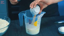 Классические пончики с повидлом жареные во фритюре - шаг 3