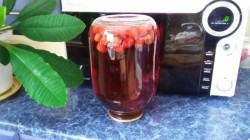 Клубничный компот в банках на зиму - шаг 9