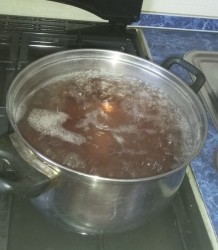 Клубничный компот в банках на зиму - шаг 6