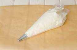 Кокосовый бисквит Дакуаз с ягодами - шаг 11 Кокосовый бисквит Дакуаз с ягодами - шаг 11