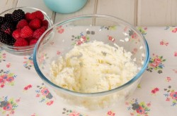 Кокосовый бисквит Дакуаз с ягодами - шаг 19 Кокосовый бисквит Дакуаз с ягодами - шаг 19