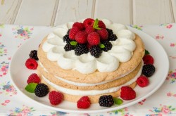 Кокосовый бисквит Дакуаз с ягодами - шаг 24 Кокосовый бисквит Дакуаз с ягодами - шаг 24