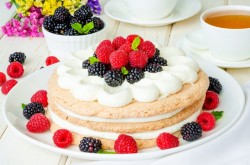 Кокосовый бисквит Дакуаз с ягодами - шаг 25 Кокосовый бисквит Дакуаз с ягодами - шаг 25