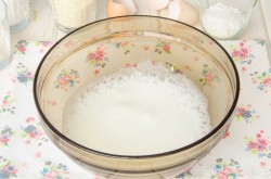 Кокосовый бисквит Дакуаз с ягодами - шаг 3 Кокосовый бисквит Дакуаз с ягодами - шаг 3