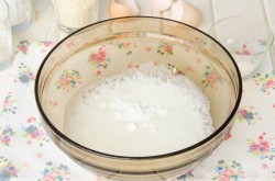 Кокосовый бисквит Дакуаз с ягодами - шаг 4 Кокосовый бисквит Дакуаз с ягодами - шаг 4