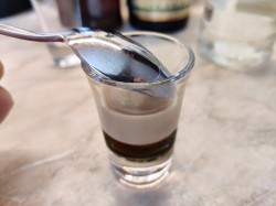 Коктейль Б52 в домашних условиях - шаг 4 Коктейль Б52 в домашних условиях - шаг 4