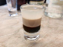 Коктейль Б52 в домашних условиях - шаг 5 Коктейль Б52 в домашних условиях - шаг 5