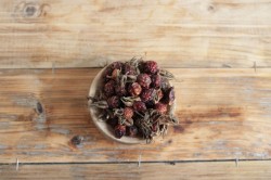 Компот из шиповника сушеного - шаг 2 Компот из шиповника сушеного - шаг 2