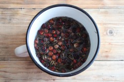 Компот из шиповника сушеного - шаг 4 Компот из шиповника сушеного - шаг 4