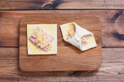 Слоеные конвертики с ветчиной и сыром - шаг 6