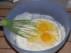 Коржи для торта в мультиварке - шаг 4