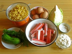 Крабовый салат без риса с молодой капустой - шаг 1