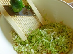 Крабовый салат без риса с молодой капустой - шаг 3