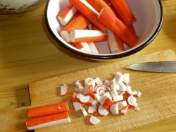 Крабовый салат без риса с молодой капустой - шаг 6