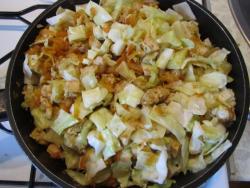 Куриная грудка с тушеной капустой и томатной пастой - шаг 10