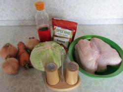 Куриная грудка с тушеной капустой и томатной пастой - шаг 1