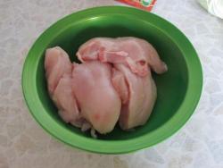 Куриная грудка с тушеной капустой и томатной пастой - шаг 2