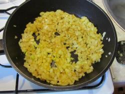 Тушеная капуста с куриной грудкой на сковороде. Ризотто с куриной грудкой и с томатной пастой.