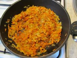 Куриная грудка с тушеной капустой и томатной пастой - шаг 6