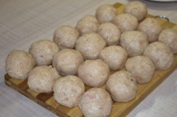 Куриные митболы с сыром в томатном соусе - шаг 17 Куриные митболы с сыром в томатном соусе - шаг 17