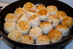 Куриные митболы с сыром в томатном соусе - шаг 21 Куриные митболы с сыром в томатном соусе - шаг 21