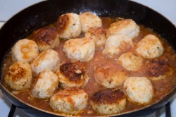 Куриные митболы с сыром в томатном соусе - шаг 27 Куриные митболы с сыром в томатном соусе - шаг 27