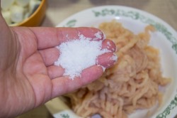 Куриные митболы с сыром в томатном соусе - шаг 5 Куриные митболы с сыром в томатном соусе - шаг 5