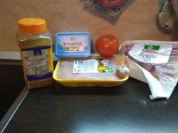 Куриные рулетики с помидором и фетой - шаг 1