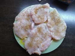 Куриные рулетики с помидором и фетой - шаг 2