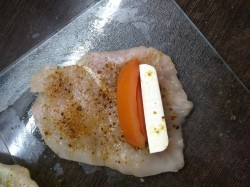 Куриные рулетики с помидором и фетой - шаг 3