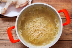 Куриный суп с домашней лапшой - шаг 8 Куриный суп с домашней лапшой - шаг 8