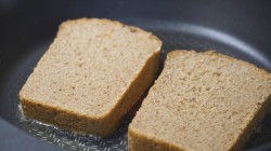 Легкие бутерброды с сыром и креветками - шаг 10