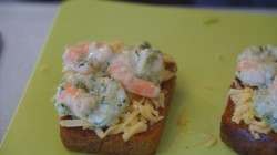 Легкие бутерброды с сыром и креветками - шаг 15