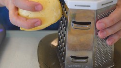 Легкие бутерброды с сыром и креветками - шаг 3