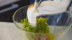 Легкие бутерброды с сыром и креветками - шаг 7