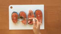 Лосось запеченный в фольге - шаг 1