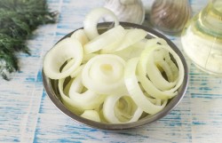 Лук в кляре - шаг 2